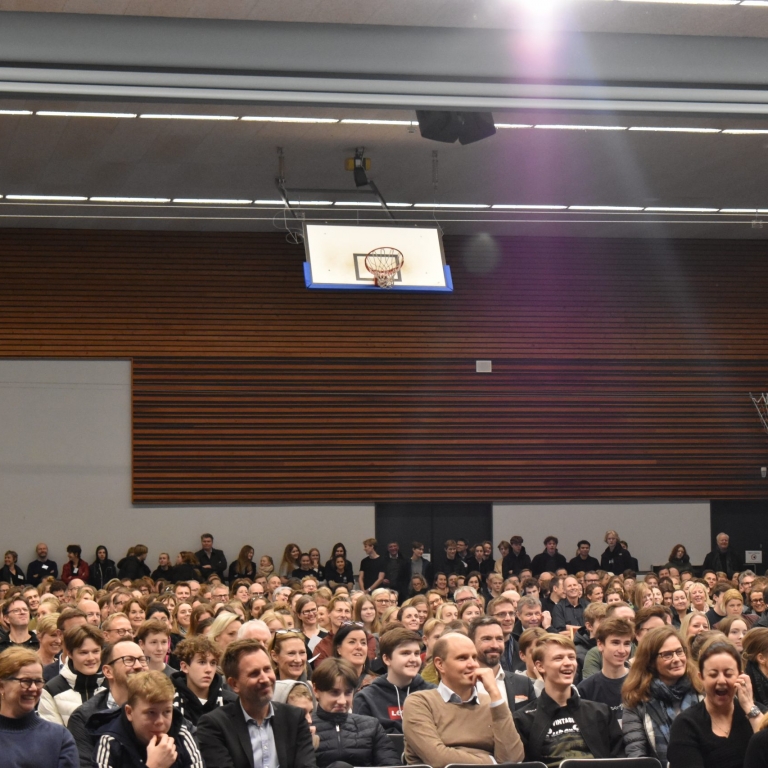 Se billeder fra Åbent Hus på Virum Gymnasium d. 8. januar 2020.